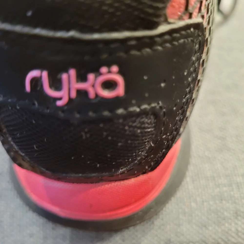 Ryka athletic shoe. Black & pink. Great tread